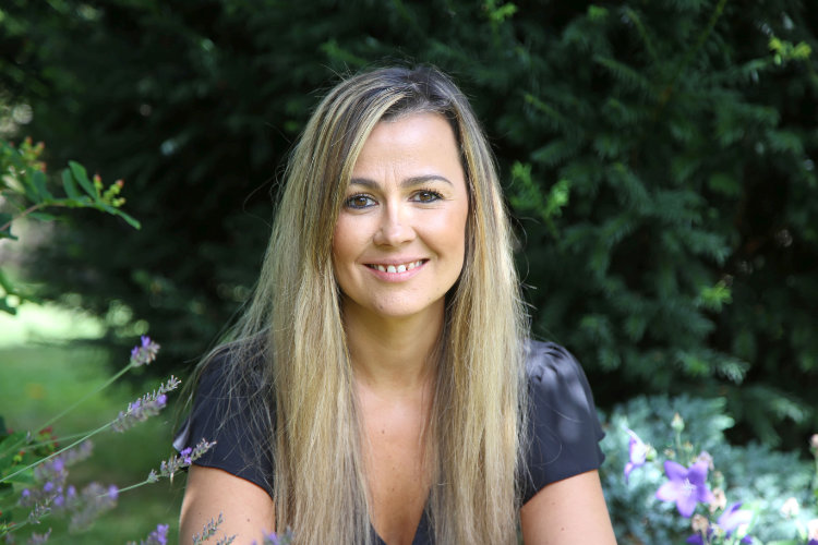 Portrait von Nancy Schütz